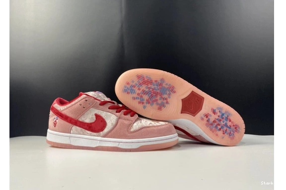 CT2552-800 Nike Skateboards Low Dunk StrangeLove  SB 0309